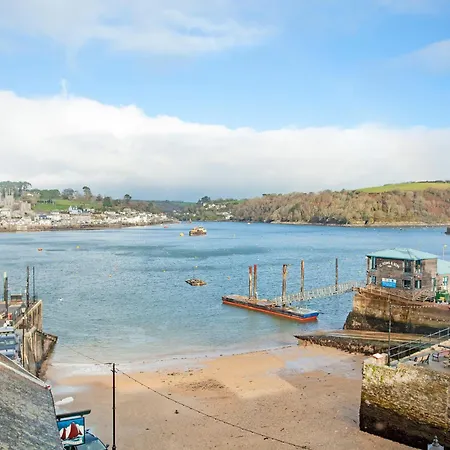 The Lookout Holiday home Polruan